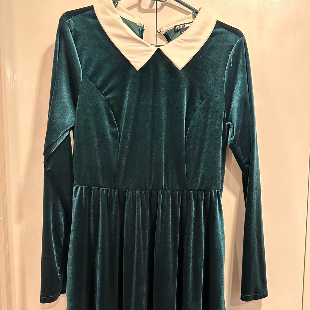 Brand new green dress from hot topic!